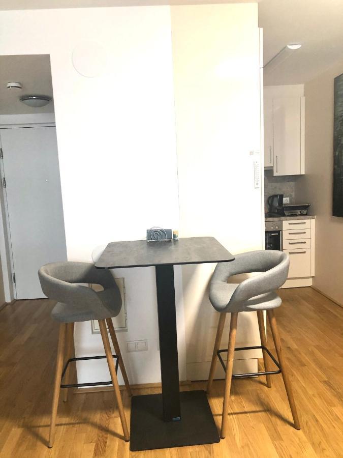 Amazing Austria Center Apartment Near Uno City Viena Exterior foto