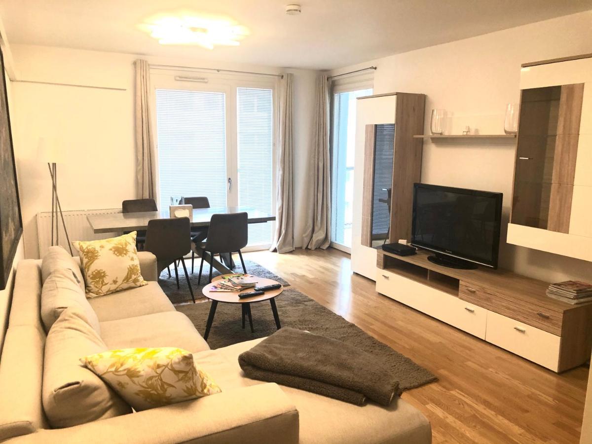 Amazing Austria Center Apartment Near Uno City Viena Exterior foto