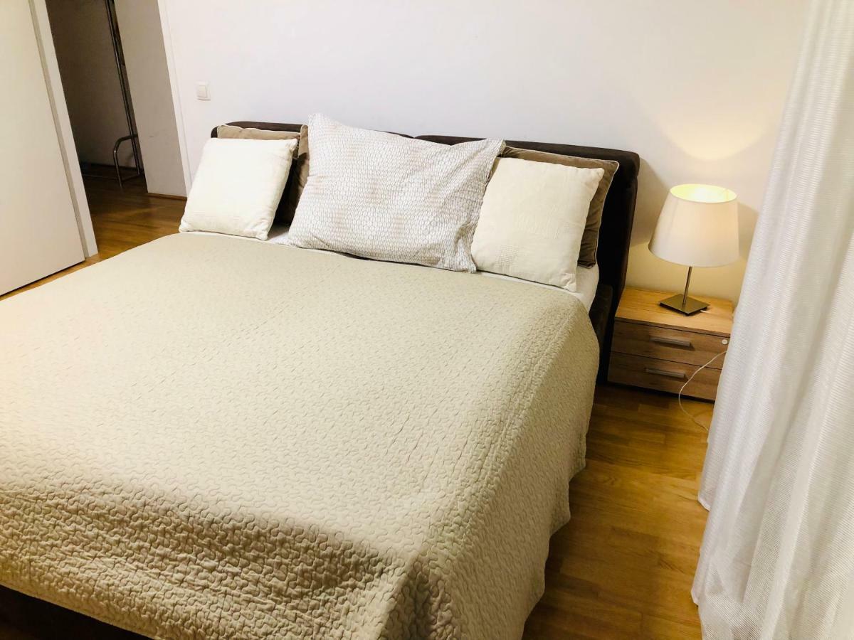 Amazing Austria Center Apartment Near Uno City Viena Exterior foto
